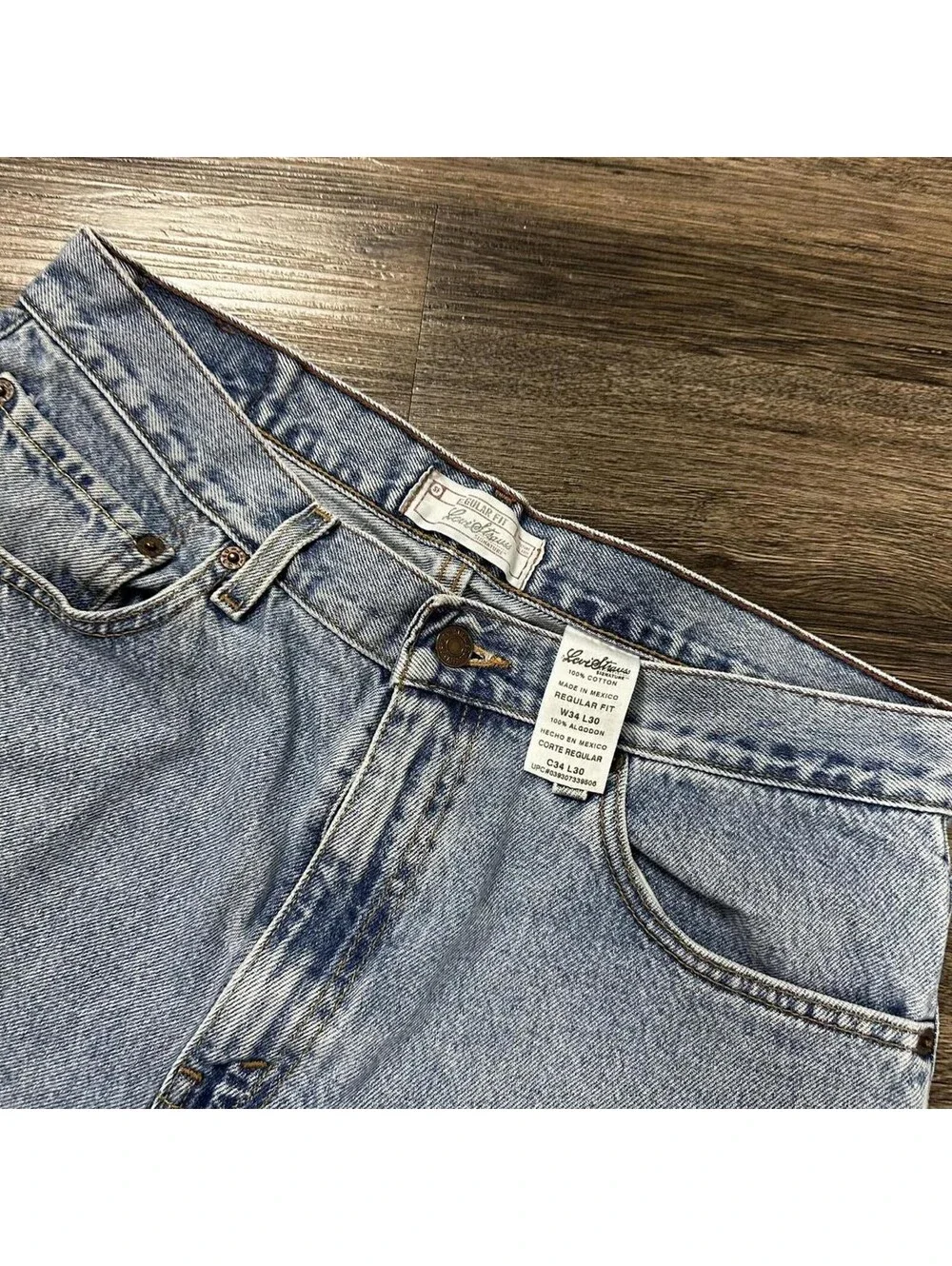 Vintage 90s Levi Strauss blue denim straight fit jeans  34x30